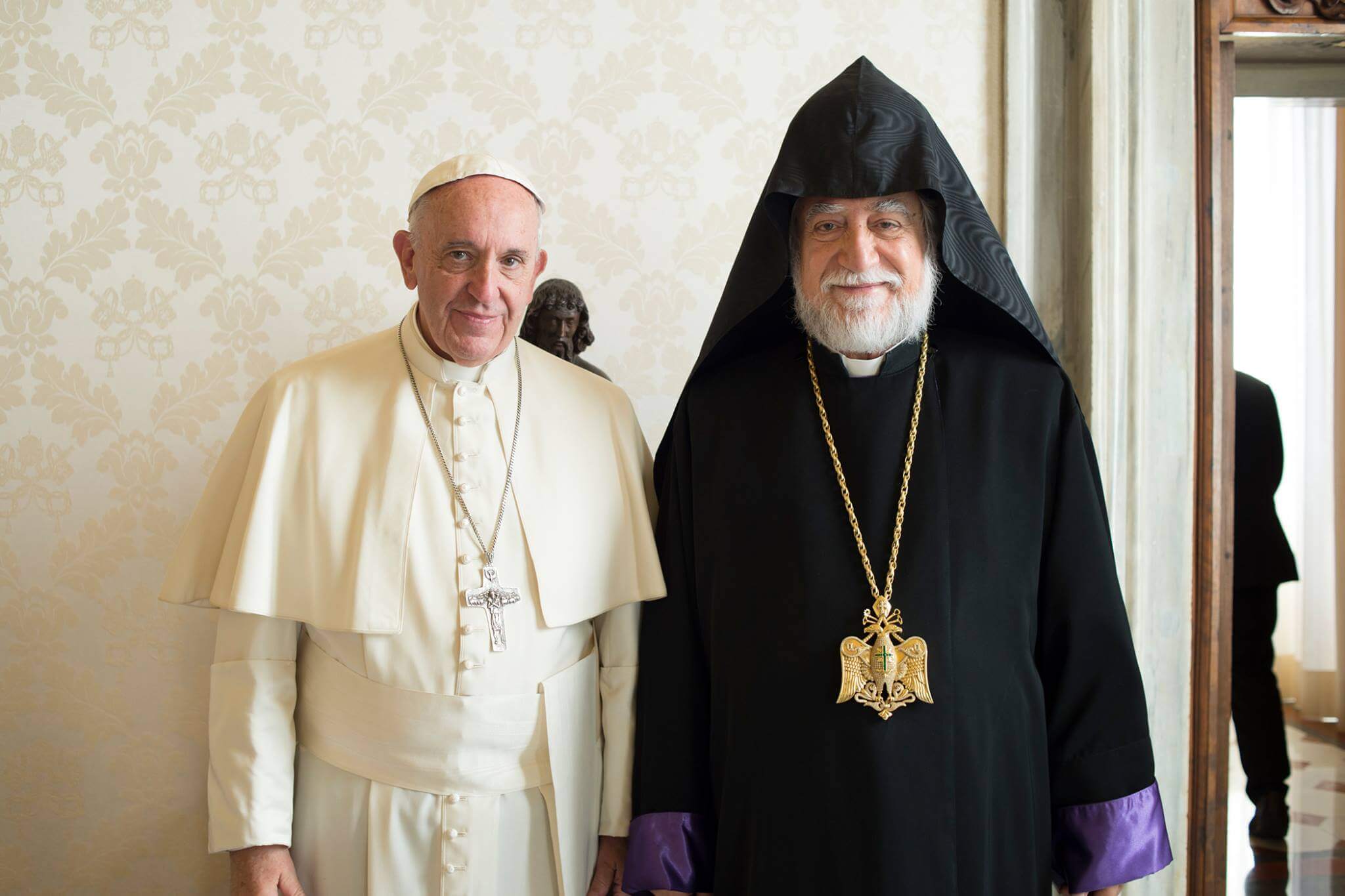 His Holiness Aram I and Pope Francis Meet in Vatican | Armenian Church Catholicosate of
